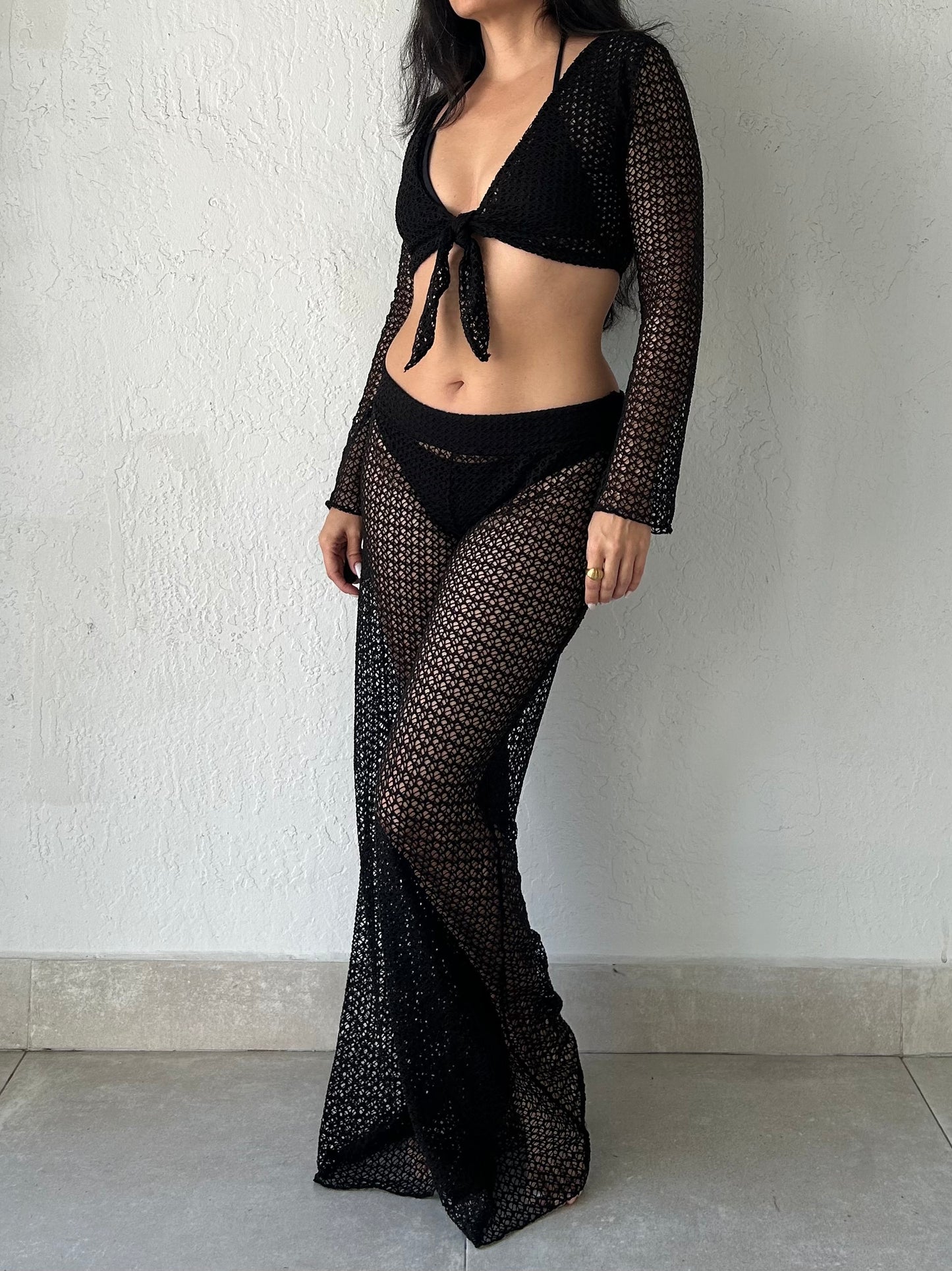 NEWPORT LONG SLEEVE CROP TOP -BLACK